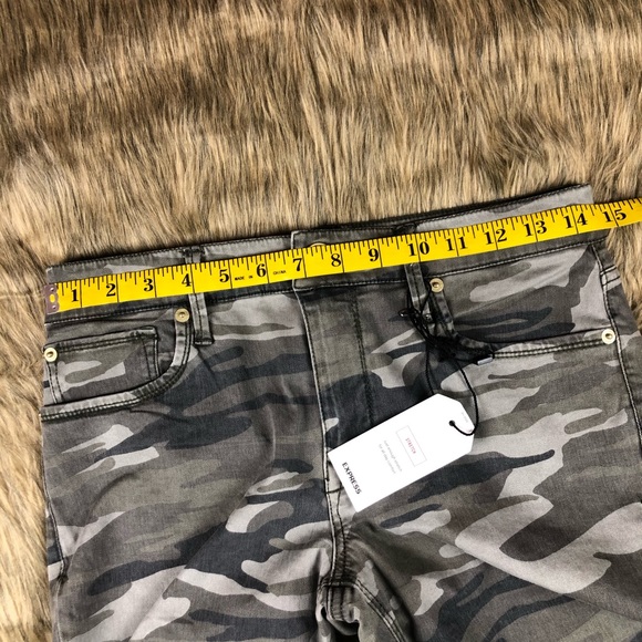 Express Mid Rise Camo Print Ankle Leggings - Picture 6 of 8